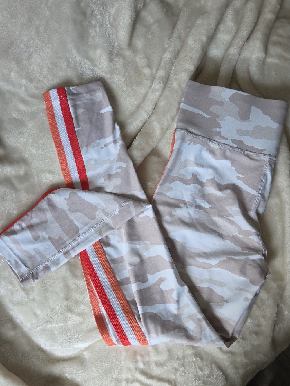 Cut The Frills Camo Legging With Racing Stripes. Medium. NWOT.